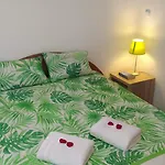 Mini Vue Et Wifi Dans Petite Avec Piscine Chauffee Villa *
