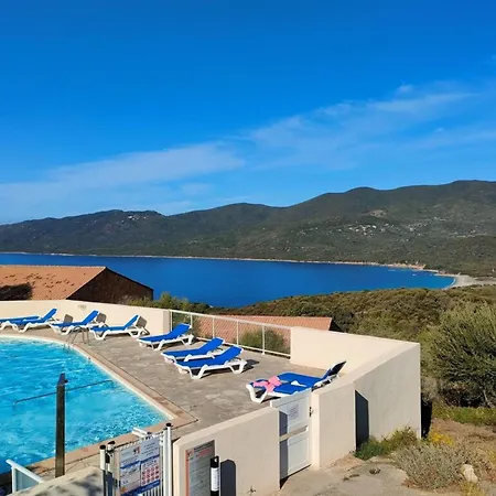 Villa Mini Vue Et Wifi Dans Petite Avec Piscine Chauffee *